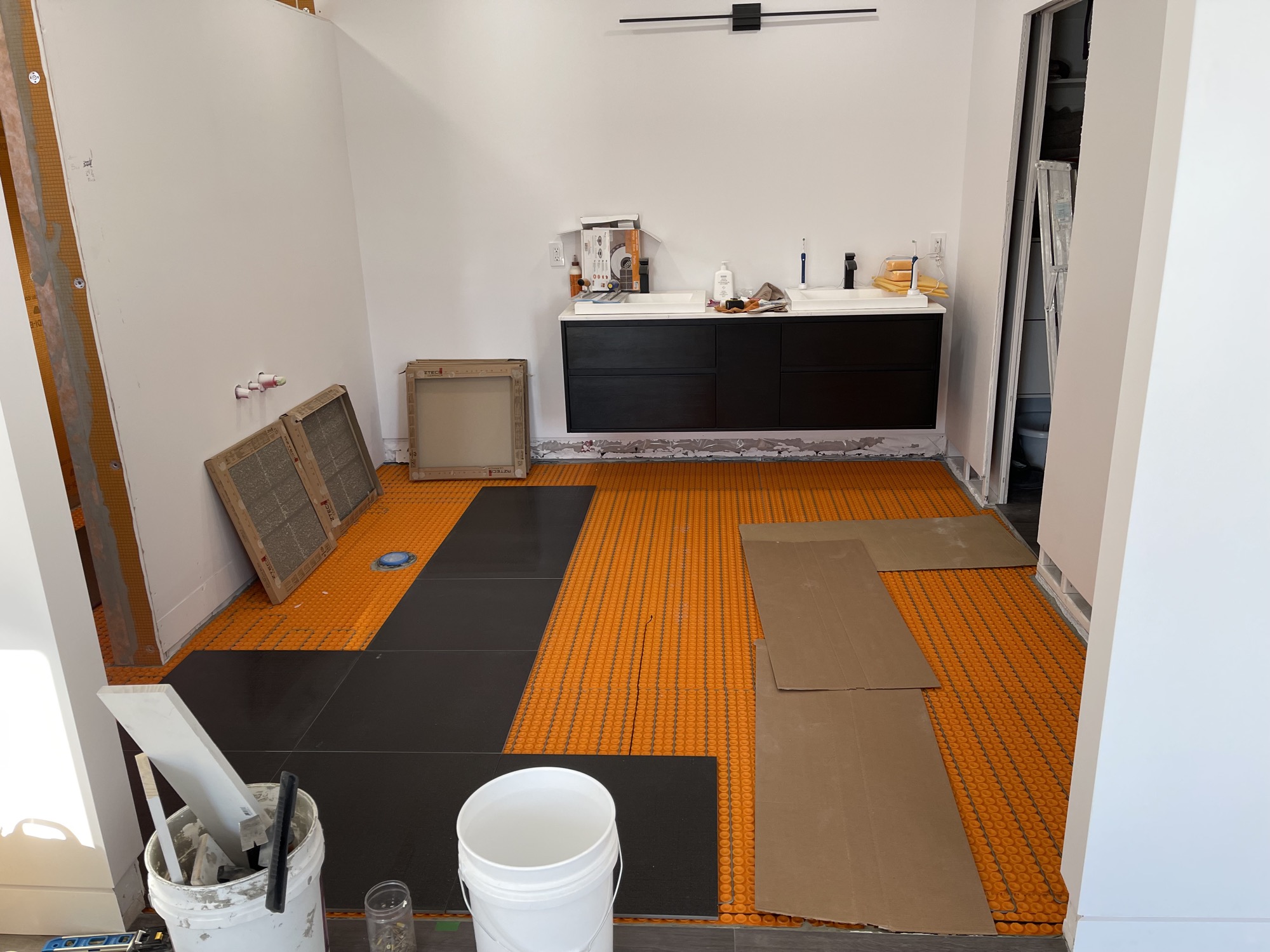 Elegant bathroom with floating vanity and large tiles.
